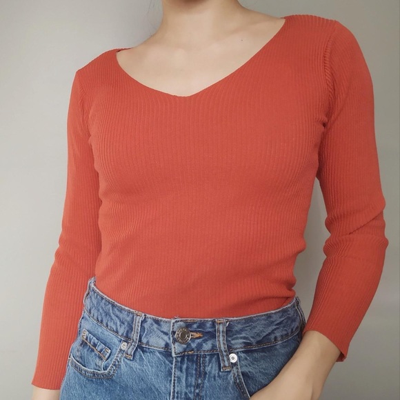 Ribbed V-Neck Shirt - Picture 2 of 4